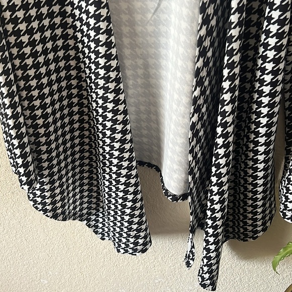 Large Houndstooth Cardigan - Picture 4 of 5